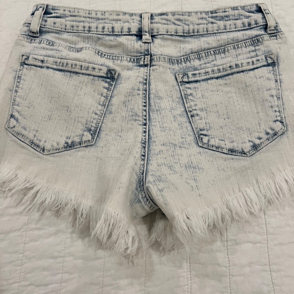 Altar'd State Denim Cloud Wash Distressed Frayed Hem Shorts--Size 28 - Picture 11 of 14